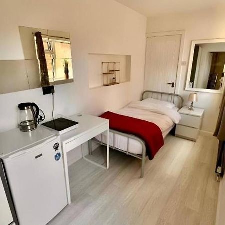 Private Single Room With Ensuite In Chorlton Manchester Exterior photo