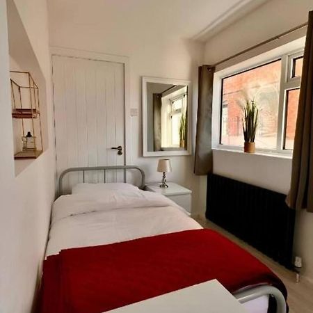 Private Single Room With Ensuite In Chorlton Manchester Exterior photo