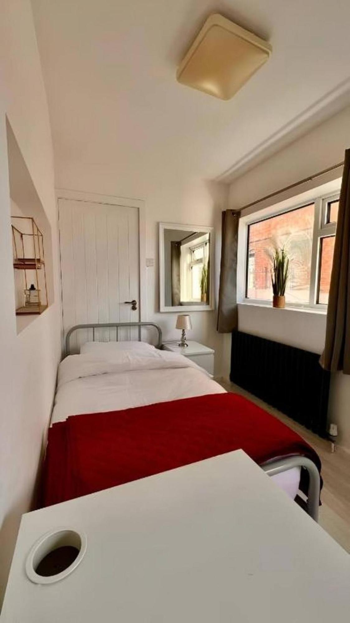 Private Single Room With Ensuite In Chorlton Manchester Exterior photo