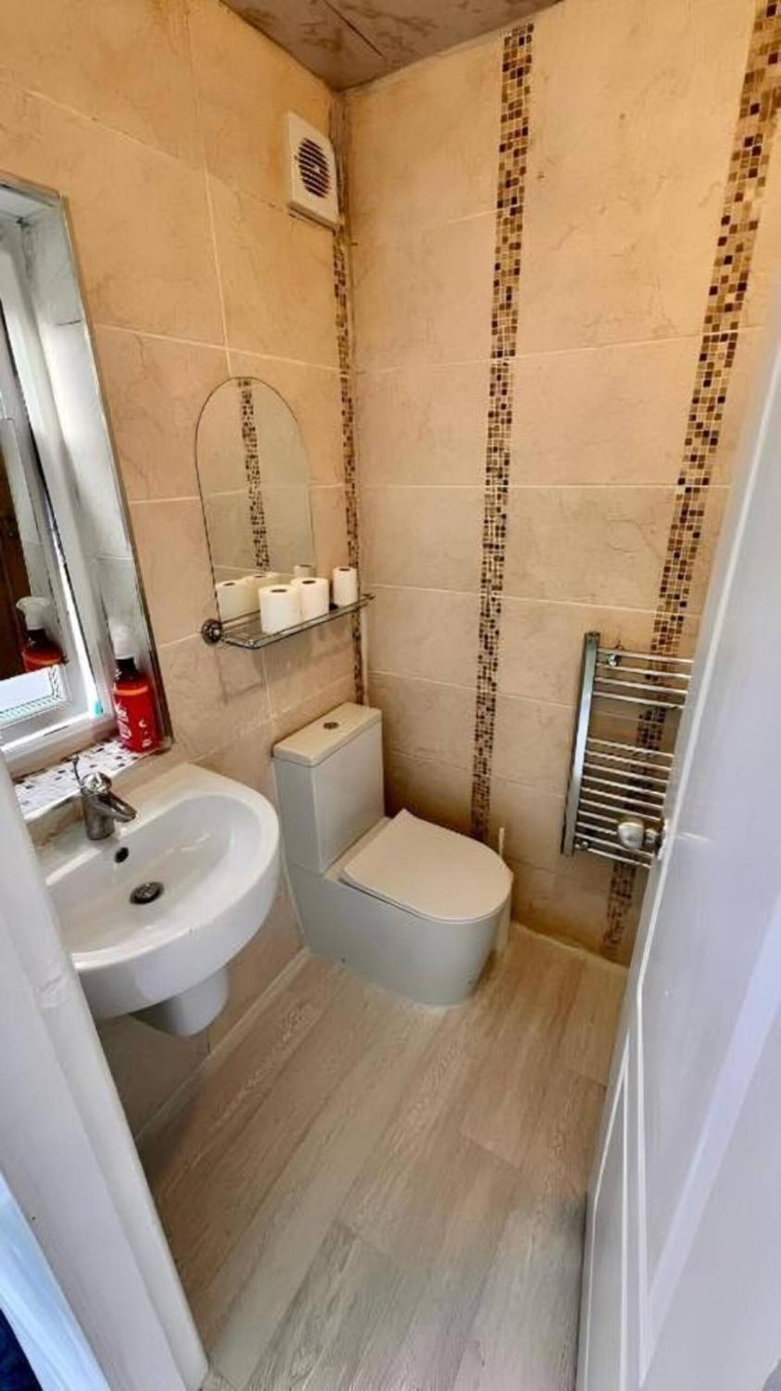 Private Single Room With Ensuite In Chorlton Manchester Exterior photo